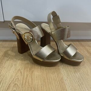🚫🚫SOLD🚫🚫 Michael Kors Metallic Gold MK Logo Platform Heels Size 6